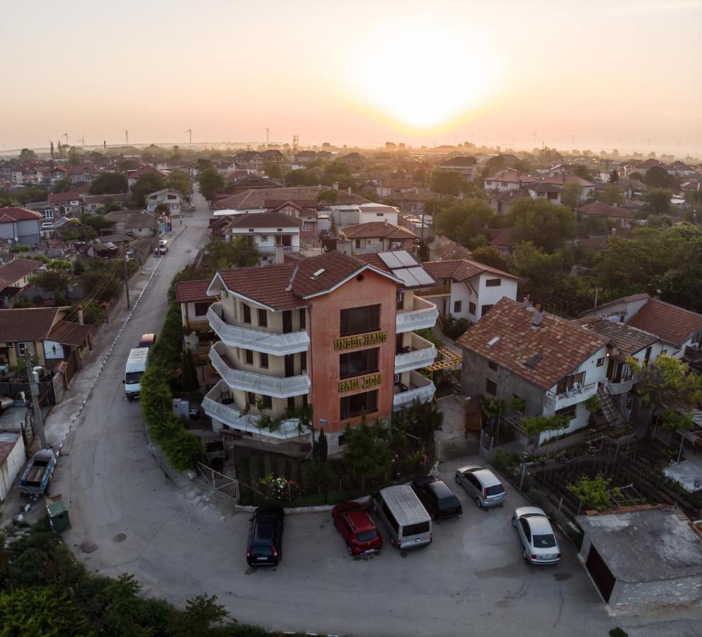 Guest House Nash Dom Каварна Екстер'єр фото