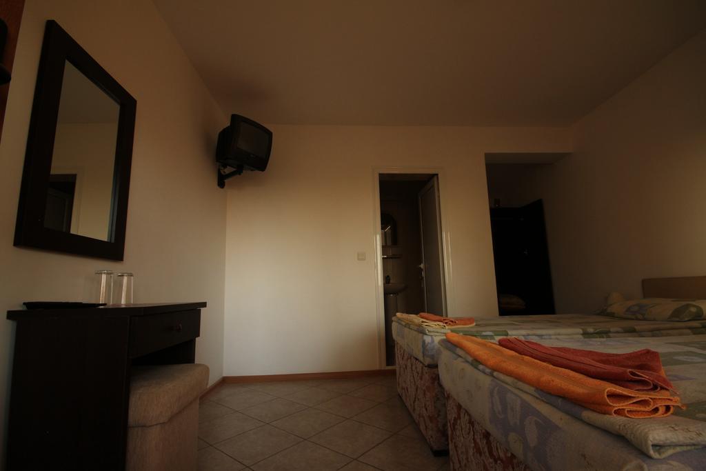 Guest House Nash Dom Каварна Екстер'єр фото