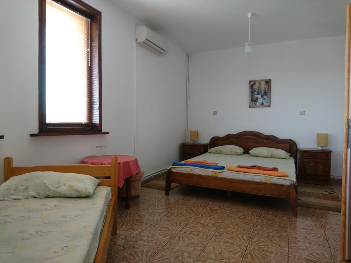 Guest House Nash Dom Каварна Екстер'єр фото
