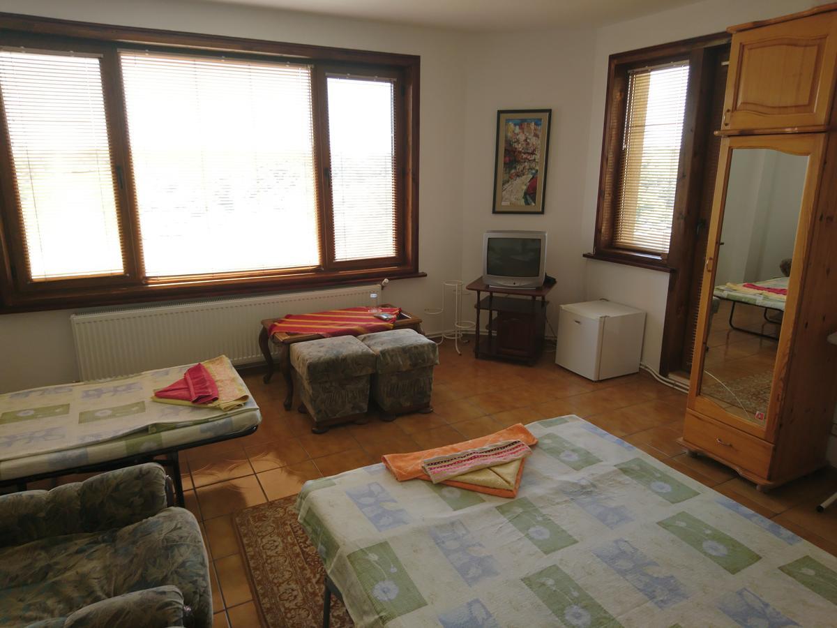 Guest House Nash Dom Каварна Екстер'єр фото